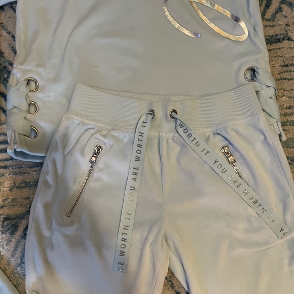 Sz 10 Girl’s Justice velour separates LN - Picture 3 of 4